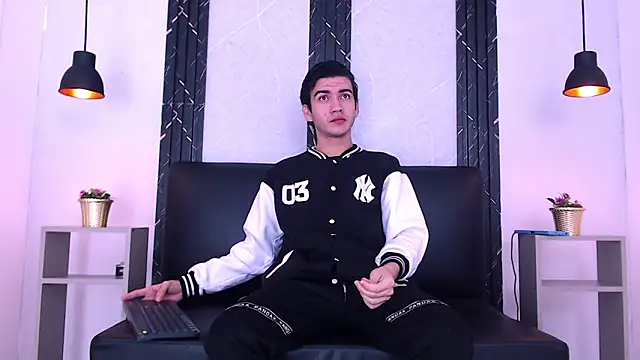 Snapshot of Feiccer_Castquer chatting on 10, 5, 2026 Feiccer Castquer online show from 10, 5, 2026