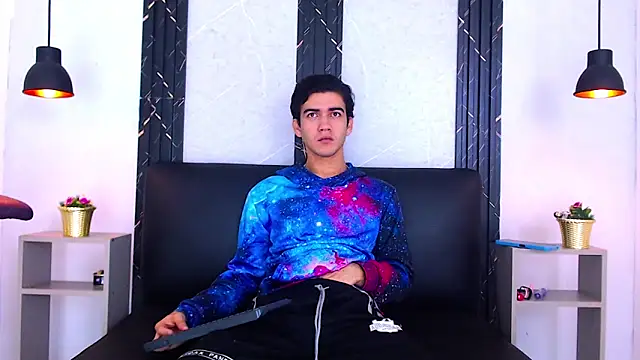 Snapshot of Feiccer_Castquer chatting on 5, 5, 2026 Feiccer Castquer online show from 5, 5, 2026