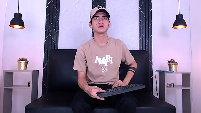 Snapshot of Feiccer_Castquer chatting on 9, 5, 2026 Feiccer Castquer online show from 9, 5, 2026