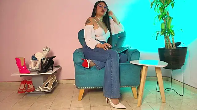Snapshot of violett_lii chatting on 27, 5, 2026 violett lii online show from 27, 5, 2026