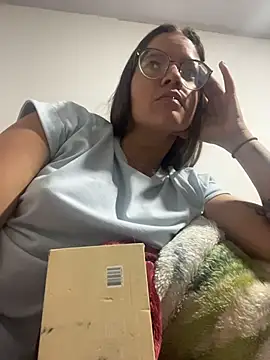 Snapshot of SamyandAllison chatting on 23, 5, 2026 SamyandAllison online show from 23, 5, 2026