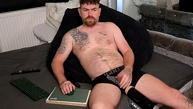 Snapshot of Naughtybihubbyxx chatting on 6, 5, 2026 Naughtybihubbyxx online show from 6, 5, 2026