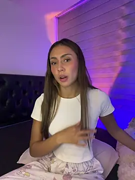 Snapshot of Bella_dannbond chatting on 25, 6, 2026 Bella dannbond online show from 25, 6, 2026