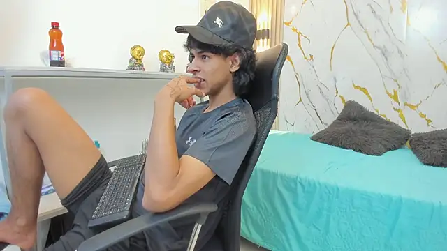 Snapshot of Zayn_Fox32 chatting on 27, 4, 2026 Zayn Fox32 online show from 27, 4, 2026