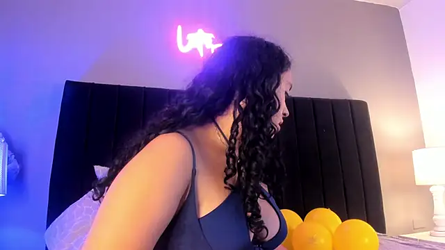 isaxcurves online show from 16, 6, 2026