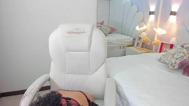 roxy domnin online show from 17, 6, 2026