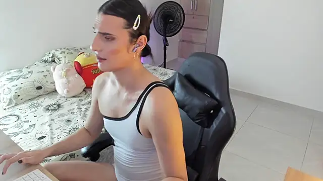  shantallskinny  online show from 28, 5, 2026