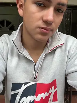 santiagoo madrid online show from 25, 4, 2026