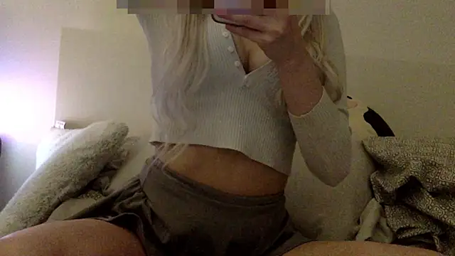 sluttybambiii online show from 16, 6, 2026