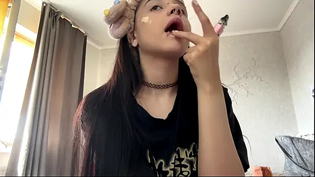 Snapshot of LouisePavlides chatting on 23, 5, 2026 LouisePavlides online show from 23, 5, 2026