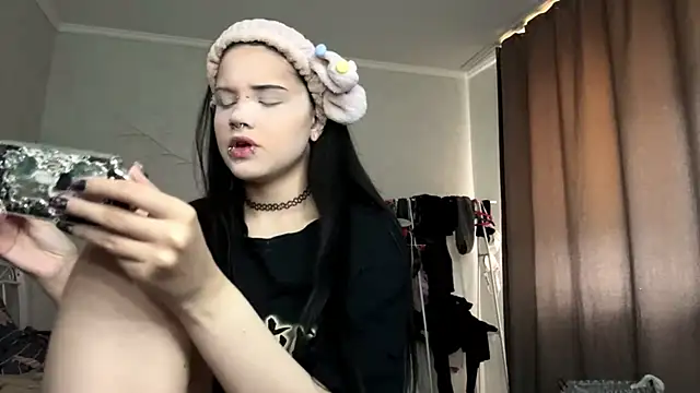 Snapshot of LouisePavlides chatting on 10, 5, 2026 LouisePavlides online show from 10, 5, 2026