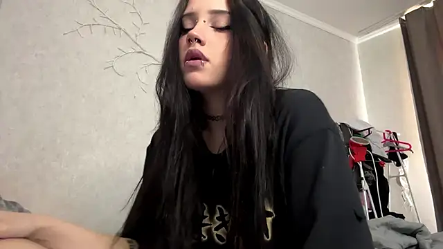 Snapshot of LouisePavlides chatting on 15, 5, 2026 LouisePavlides online show from 15, 5, 2026