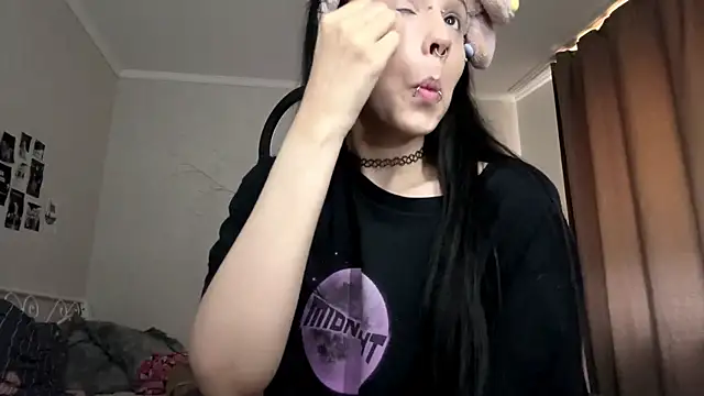 Snapshot of LouisePavlides chatting on 29, 5, 2026 LouisePavlides online show from 29, 5, 2026