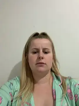Snapshot of taylor-b chatting on 6, 5, 2026 taylor-b online show from 6, 5, 2026