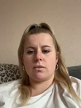 Snapshot of taylor-b chatting on 4, 5, 2026 taylor-b online show from 4, 5, 2026