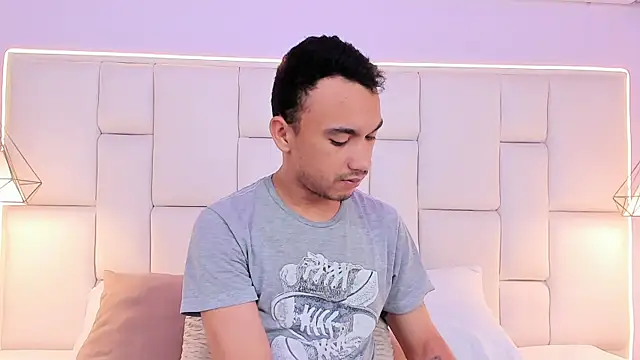 Snapshot of AndresSolorzano1 chatting on 2, 5, 2026 AndresSolorzano1 online show from 2, 5, 2026