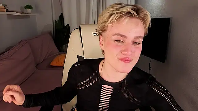 Snapshot of cumboydoll chatting on 4, 5, 2026 cumboydoll online show from 4, 5, 2026