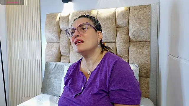 Snapshot of Carolina_crus_ chatting on 7, 6, 2026 Carolina crus online show from 7, 6, 2026
