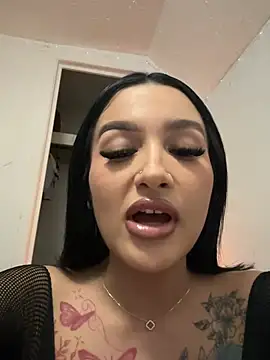 latinadollxo online show from 27, 4, 2026