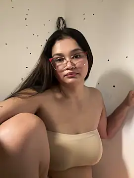 Snapshot of Lily____ chatting on 18, 7, 2026 Lily online show from 18, 7, 2026