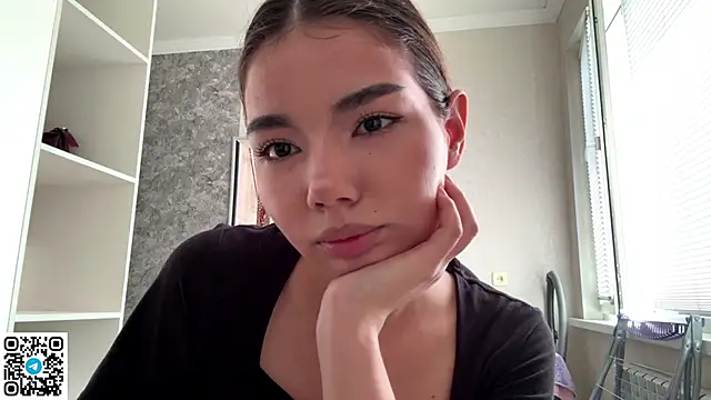 Snapshot of MarylnMonnier chatting on 4, 6, 2026 MarylnMonnier online show from 4, 6, 2026