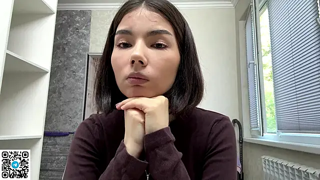 Snapshot of MarylnMonnier chatting on 5, 5, 2026 MarylnMonnier online show from 5, 5, 2026