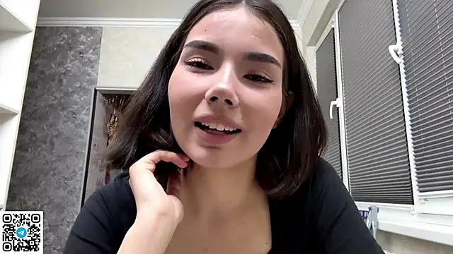 Snapshot of MarylnMonnier chatting on 3, 6, 2026 MarylnMonnier online show from 3, 6, 2026