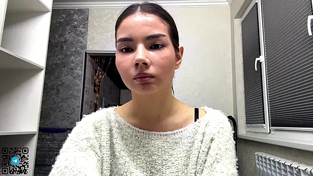 Snapshot of MarylnMonnier chatting on 8, 5, 2026 MarylnMonnier online show from 8, 5, 2026