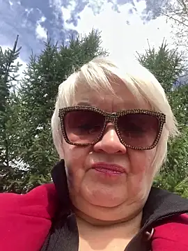 Laura Miillf online show from 30, 4, 2026