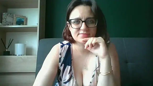 Snapshot of sensual_paris chatting on 7, 7, 2026 sensual paris online show from 7, 7, 2026