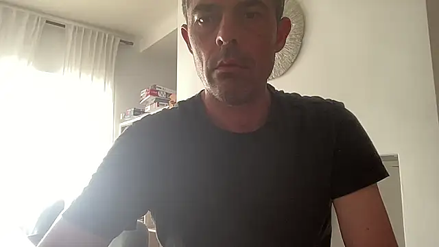 Snapshot of Riccardo86xx chatting on 3, 5, 2026 Riccardo86xx online show from 3, 5, 2026