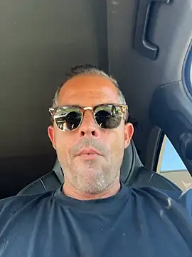 Snapshot of Riccardo86xx chatting on 4, 7, 2026 Riccardo86xx online show from 4, 7, 2026
