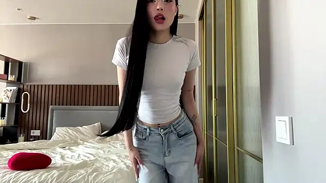 Snapshot of MerlynPoor chatting on 5, 5, 2026 MerlynPoor online show from 5, 5, 2026