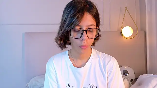 Snapshot of ZoeyPetit chatting on 8, 7, 2026 ZoeyPetit online show from 8, 7, 2026