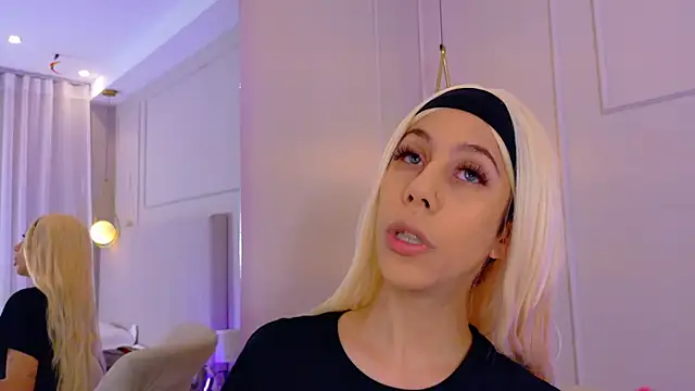 Snapshot of ZoeyPetit chatting on 29, 7, 2026 ZoeyPetit online show from 29, 7, 2026