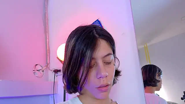 Snapshot of ZoeyPetit chatting on 12, 7, 2026 ZoeyPetit online show from 12, 7, 2026