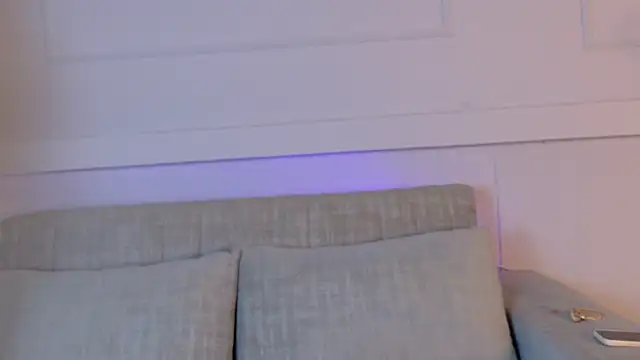 ZoeyPetit online show from 15, 6, 2026