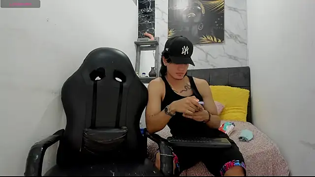Snapshot of sweetauracouple chatting on 14, 7, 2026 sweetauracouple online show from 14, 7, 2026