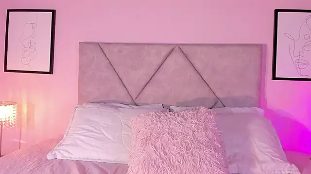 Emiilyh  online show from 30, 6, 2026