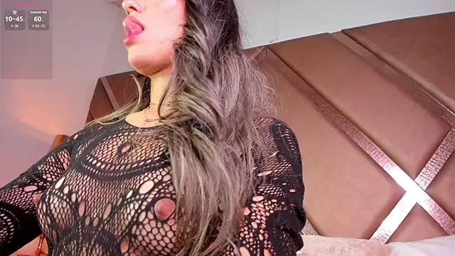 scarlethcollins  online show from 9, 5, 2026