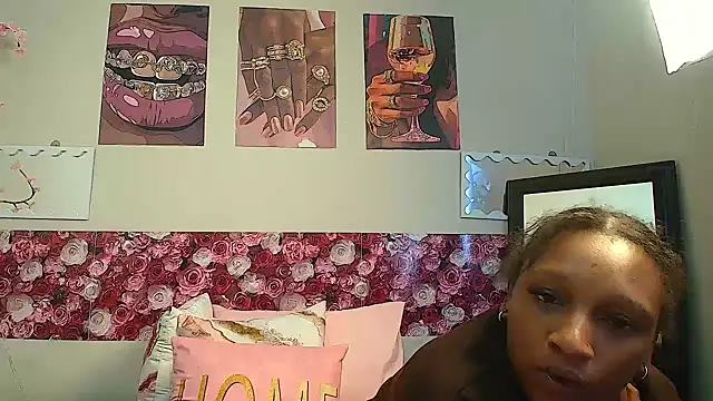 Snapshot of EnchantingLisa chatting on 17, 6, 2026 EnchantingLisa online show from 17, 6, 2026