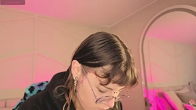 Rossiee huntt online show from 3, 7, 2026