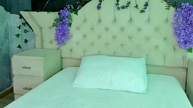 HayleyRoss  online show from 27, 5, 2026