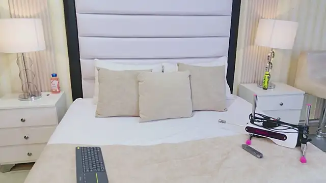 Snapshot of VioletSweetts chatting on 18, 6, 2026 VioletSweetts online show from 18, 6, 2026