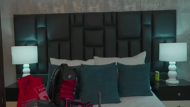 Snapshot of VioletSweetts chatting on 9, 7, 2026 VioletSweetts online show from 9, 7, 2026