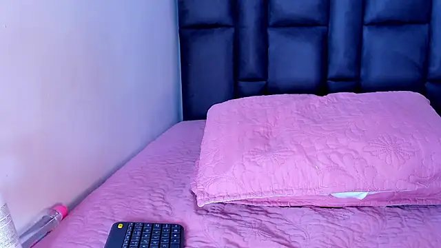 Snapshot of maddy__howard chatting on 20, 7, 2026 maddy howard online show from 20, 7, 2026