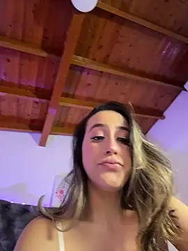 Snapshot of RenataVelasquez chatting on 3, 7, 2026 RenataVelasquez online show from 3, 7, 2026