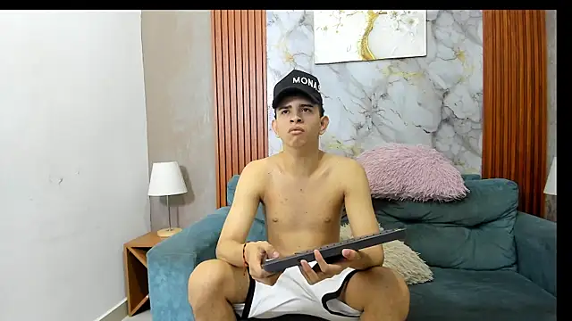LOVE GUYS1 online show from 13, 7, 2026