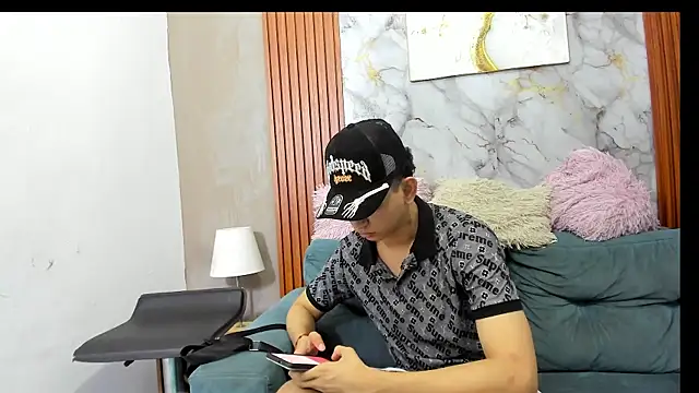 LOVE GUYS1 online show from 5, 7, 2026