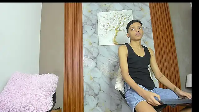 Snapshot of LOVE_GUYS1 chatting on 1, 6, 2026 LOVE GUYS1 online show from 1, 6, 2026